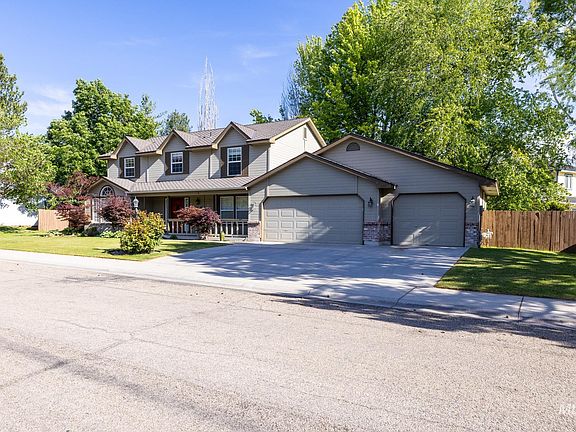 2nd image of 923 E Saint Martin Dr