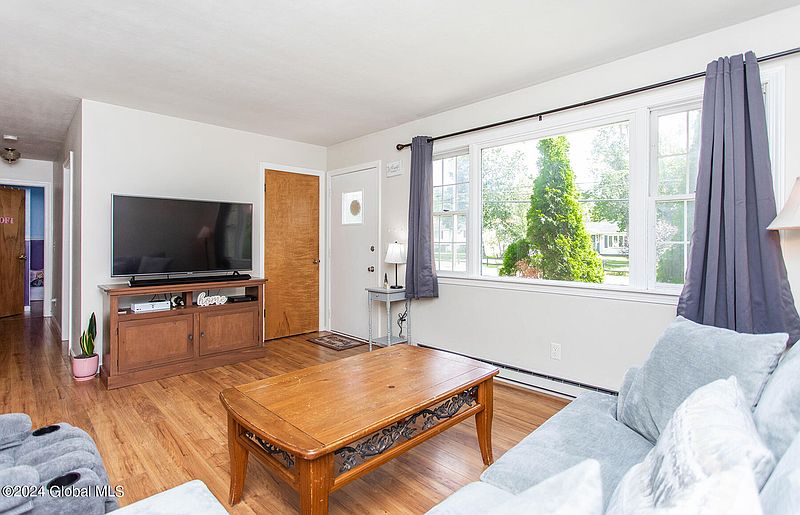 5th image of 401 Upper Sherman Avenue