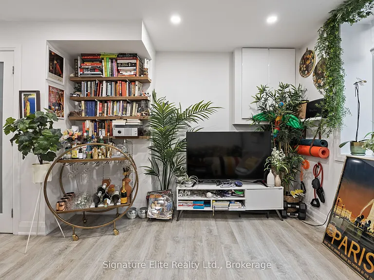 157 Dovercourt Rd #BASEMENT — Photo 5