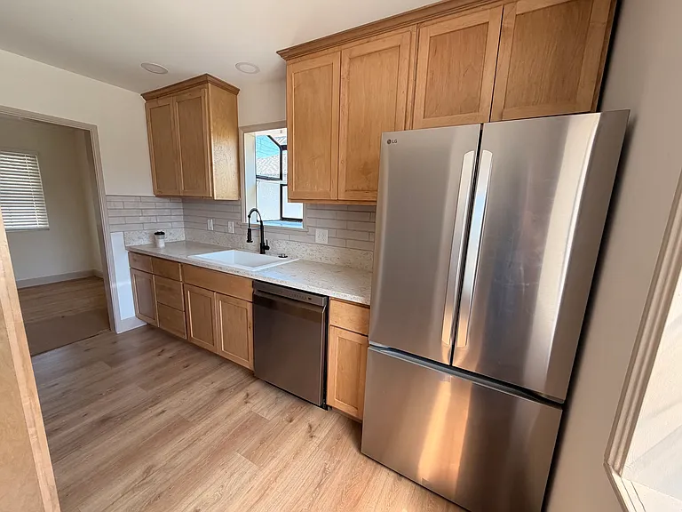 5418 Crebs Ave — Photo 1