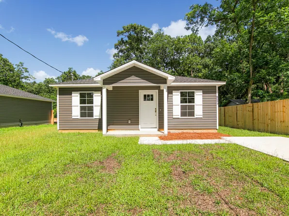 8093 3rd St, Laurel Hill, FL 32567