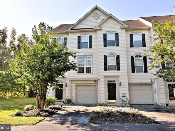 12 Calvert St, Ocean View, DE 19970