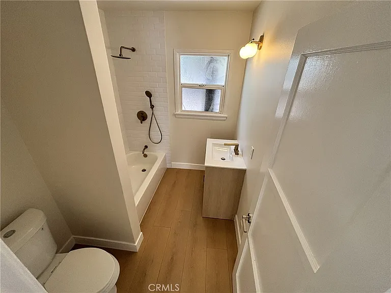 974 W 5th St — Photo 15