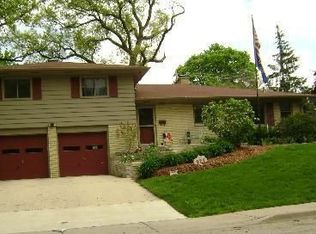 921 Brook St, Elgin, IL 60120