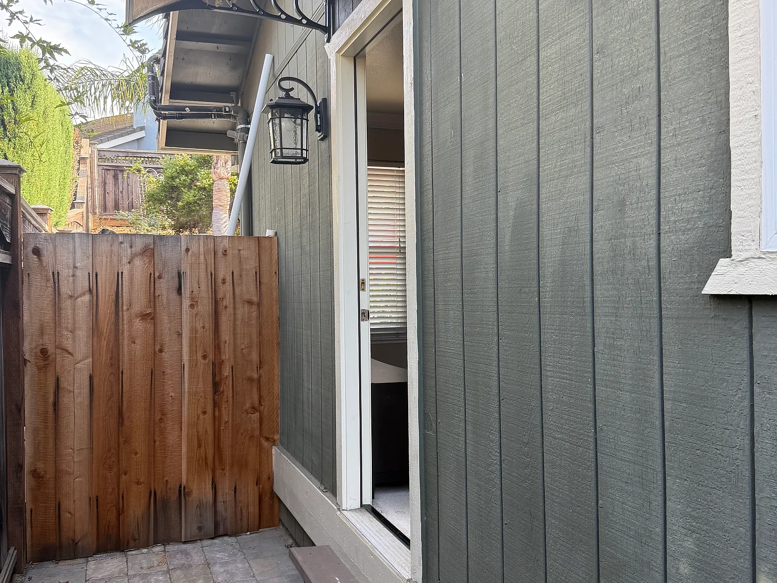 4 bed, 3.5 bath, 3460 sqft, $1,500 — Photo 3