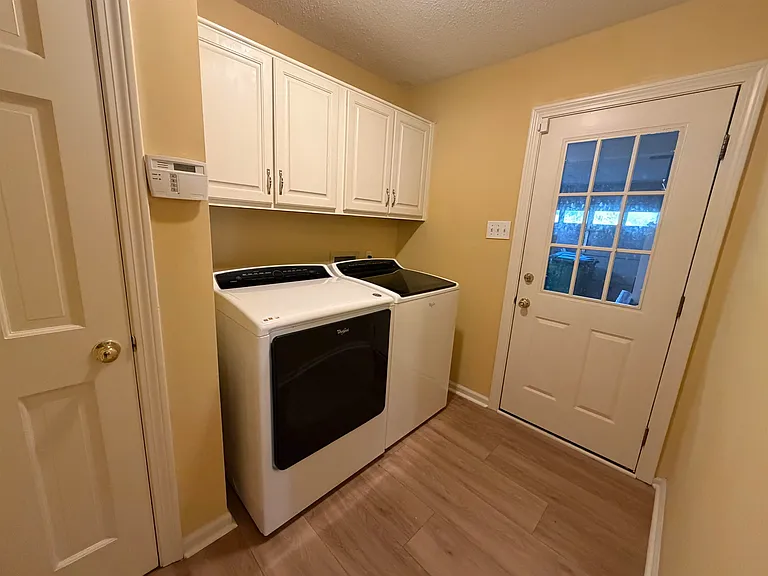 8149 Kimbrook Dr — Photo 10
