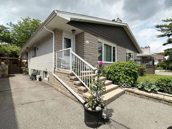 1236 Clyde Ave #2, Ottawa, ON K2C 1Y4