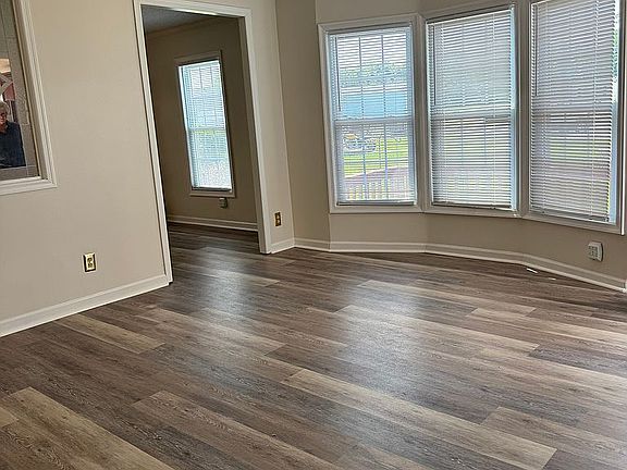 5th image of 911 Laura Lee Cir