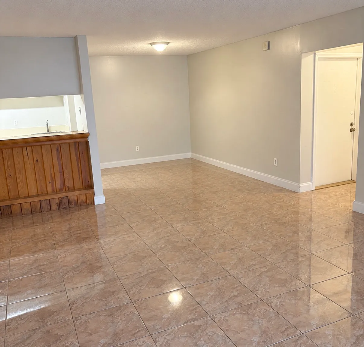 2 bed, 1055 sqft, $2,100 — Photo 1