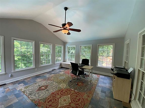 3rd image of 2052 Perrin Dr