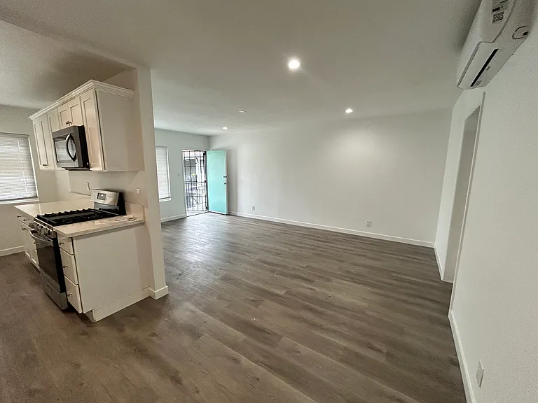 4800 August St #11 — Photo 3