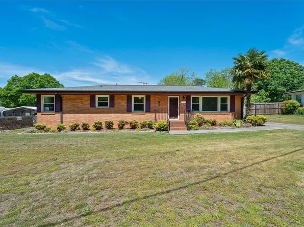 1702 Anderson Dr, Williamston, SC 29697