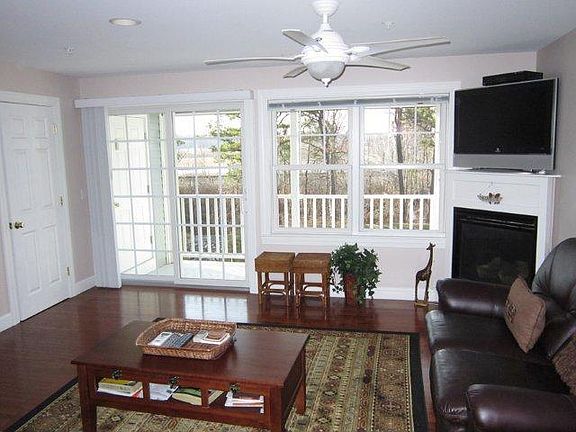 4th image of 190 E Grand Ave APT 16