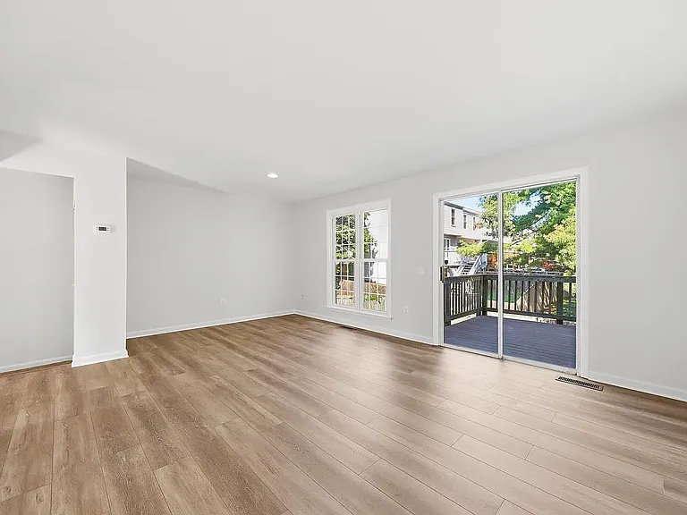 1622 Jennings Ct — Photo 2