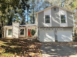 528 Rockborough Ter, Stone Mountain, GA 30083