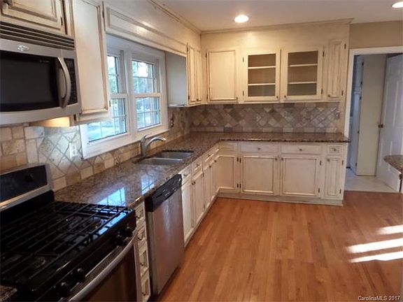 3rd image of 8011 Cliffside Dr