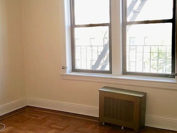 2nd image of 2805 33rd St APT 4F