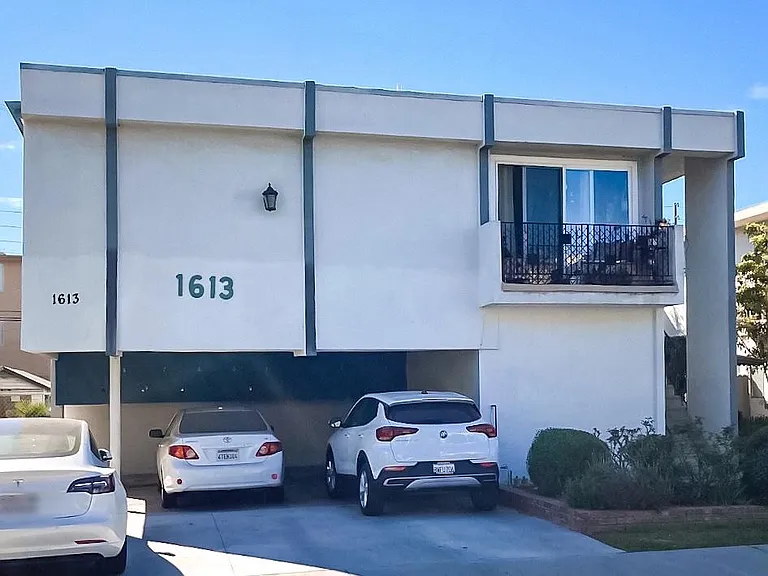 1613 Barry Ave #5 — Photo 12