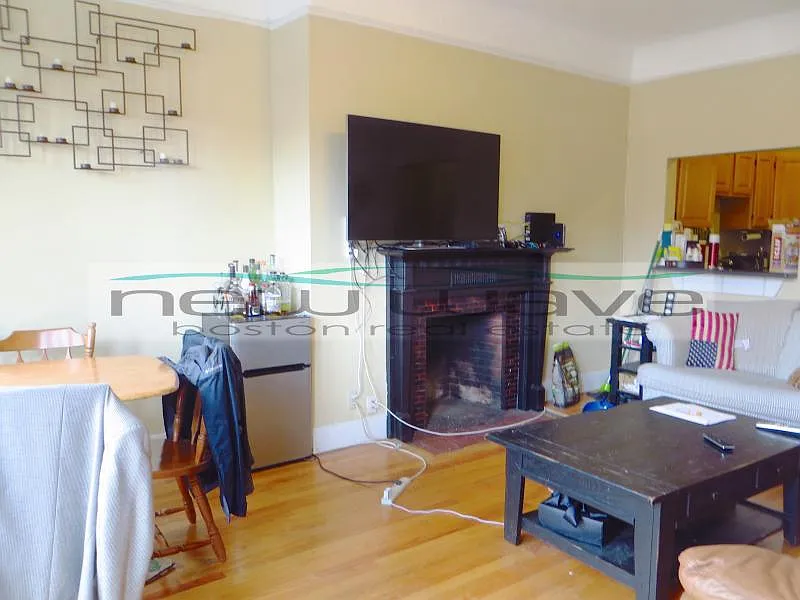2 bed, 750 sqft, $3,600 — Photo 2