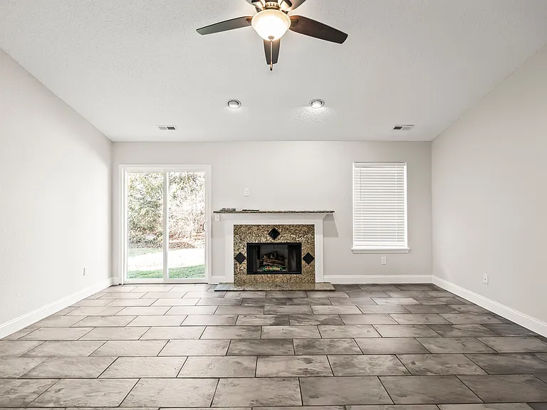 438 E Pine Ridge Dr — Photo 4