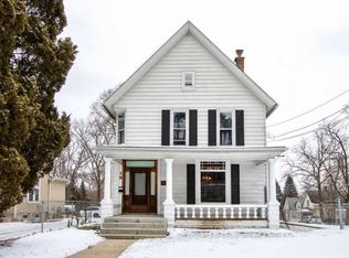 19 S Liberty St, Elgin, IL 60120