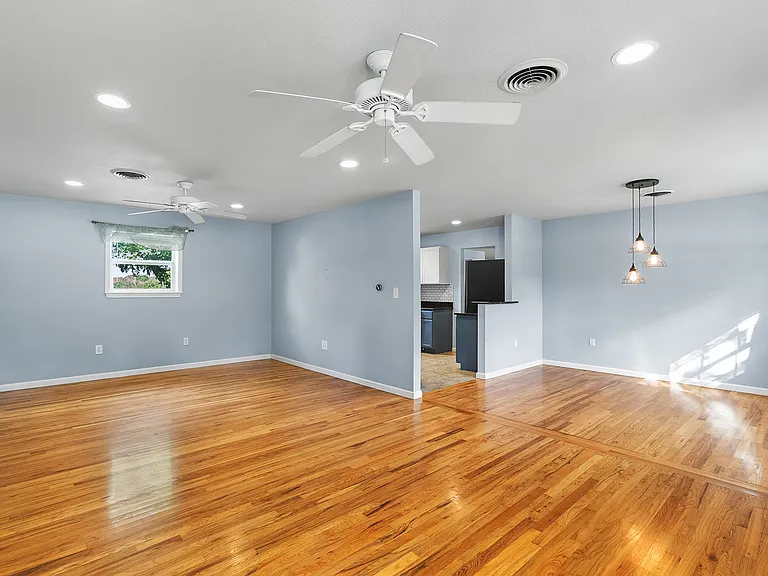 705 W 3rd St — Photo 10