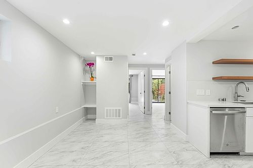 3rd image of 716A Masonic Ave