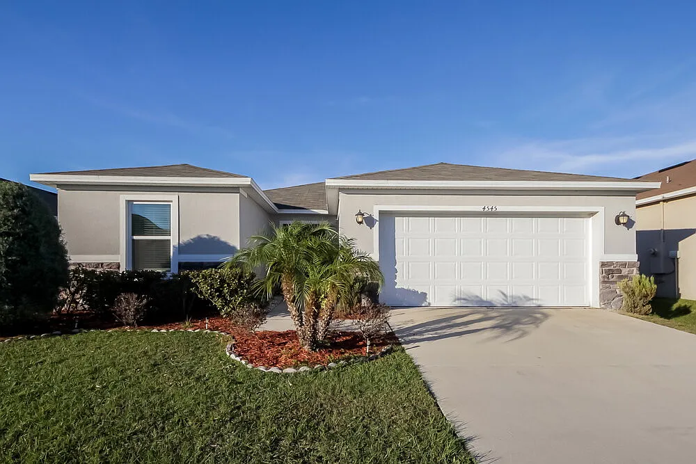 4 bed, 2.0 bath, 1894 sqft, $2,385 — Photo 1