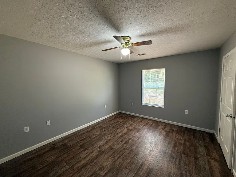 104 Nancy Ln — Photo 4