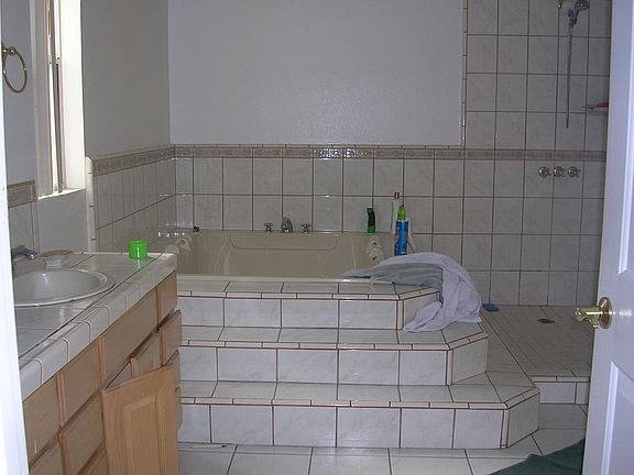 5th image of 1724 Newcrest Dr