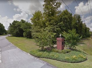 102 Breckenridge Dr, Springfield, GA 31329