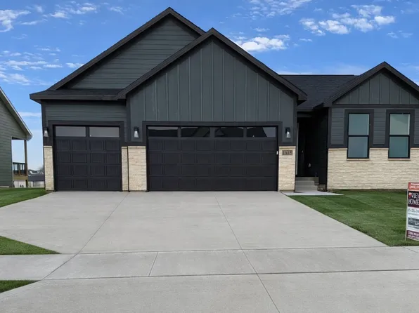 1615 NW Parkside Ln, Waukee, IA 50263