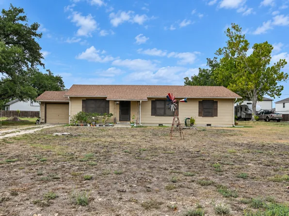 614 E Martindale, Seguin, TX 78155