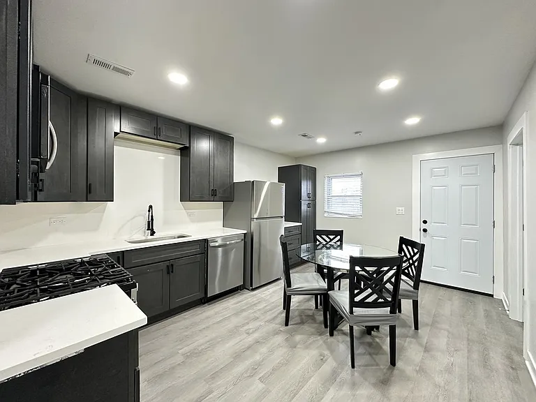 1937 W Grand Ave #3 — Photo 5