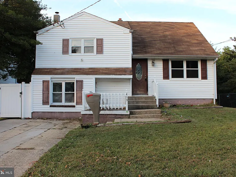 413 Dickinson Rd — Photo 1