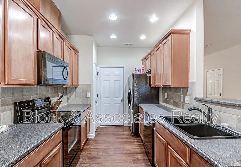 708 Mardonie Reach Ln — Photo 10