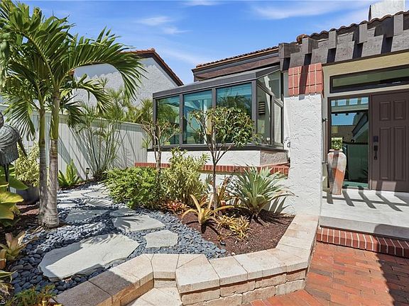2nd image of 539 Bay Villas LN