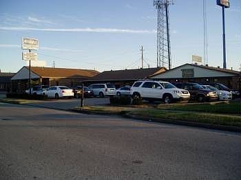 1st image of 700 Carlton Dr