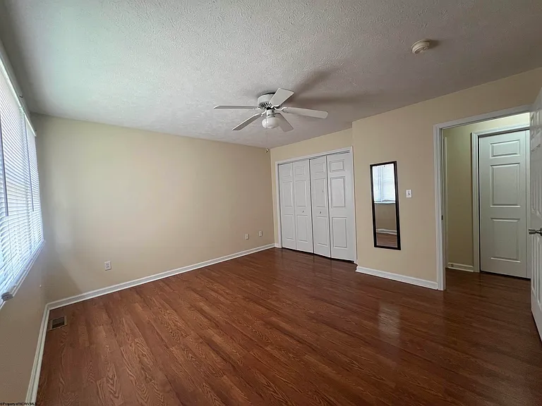 206 Stonegate Cir — Photo 16
