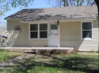 2012 Hayes Dr, Manhattan, KS 66502