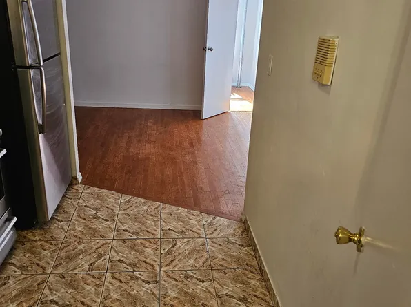 300 East 2nd Street image 19 of 23