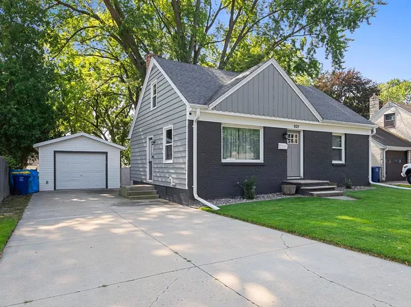 821 Gross Ct, Green Bay, WI 54304