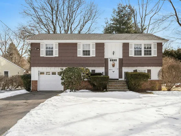 27 Barmore Drive West, Stamford, CT 06905