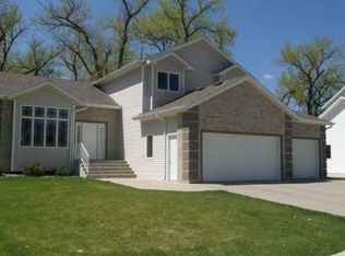 3305 Heartwood Dr SE, Mandan, ND 58554
