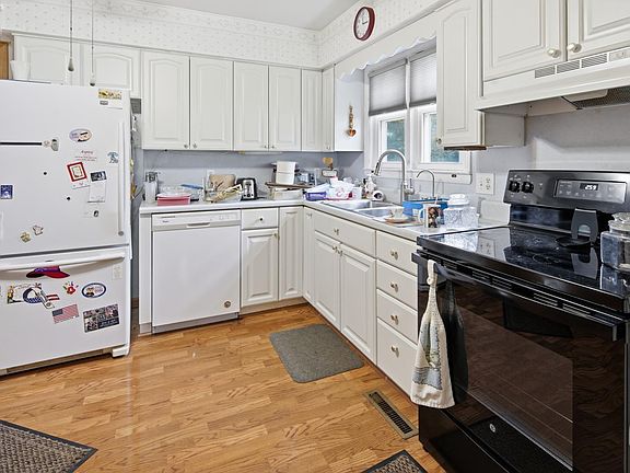 4th image of 1106 Buckland Ave