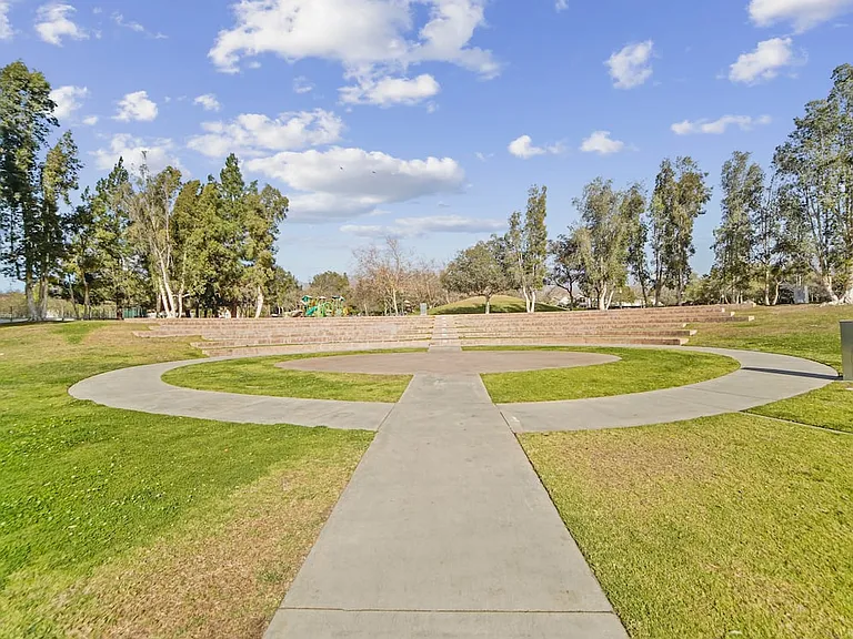 Local amphitheaters include Central Park Amphitheater and Lakeshore Amphitheater