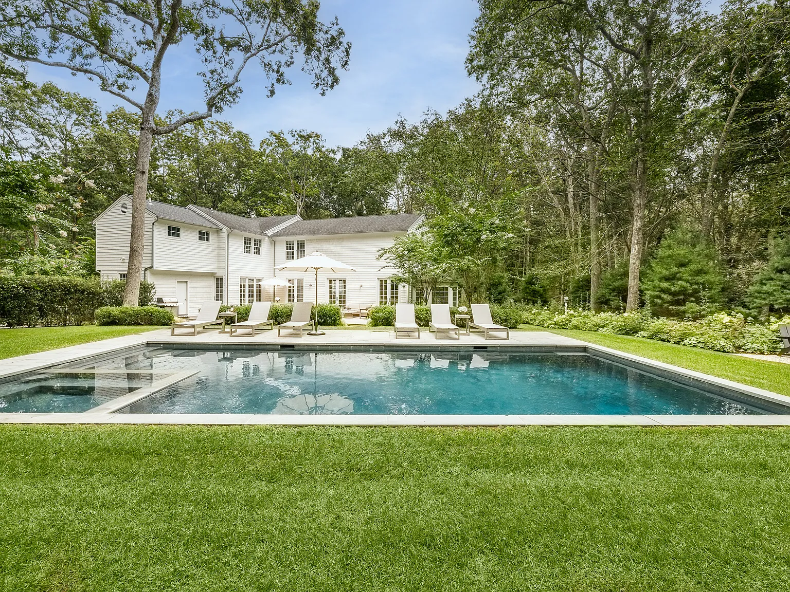 Completely Renovated East Hampton Village Fringe Retreat — Photo 1