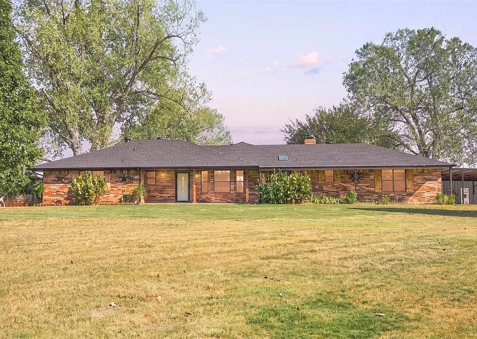 1st image of 310 Cottonwood Dr