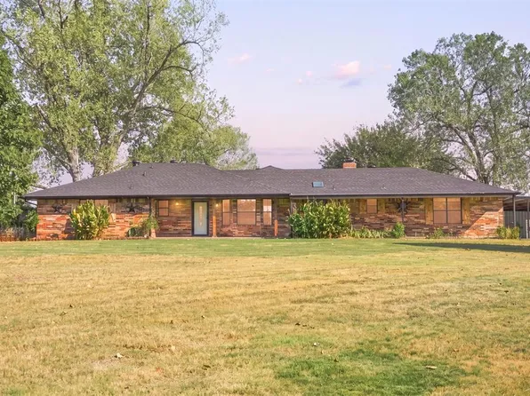 310 Cottonwood Dr, Tuttle, OK 73089