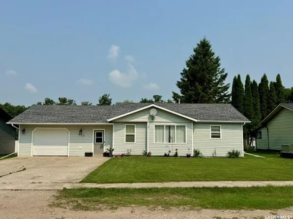 430 Centre St, Middle Lake, SK S0K 2X0